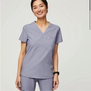 FIGS Scrubs VAPOR BLUE SPACE DYE BLUE GREY
Catarina top size SMALL